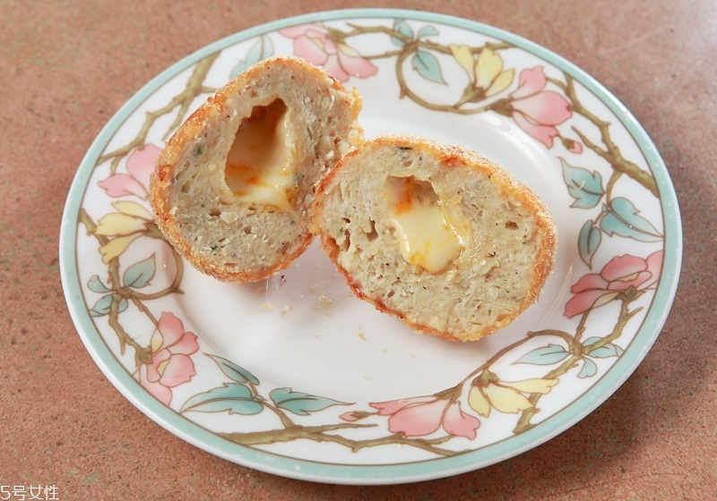 自制炸雞塊的做法 雞胸肉少油更健康 自制炸雞塊的做法 雞胸肉少油更健康