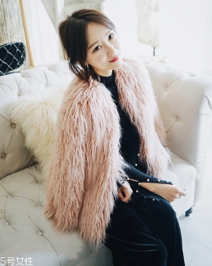 粉色外套怎么搭配？粉嫩少女系穿搭