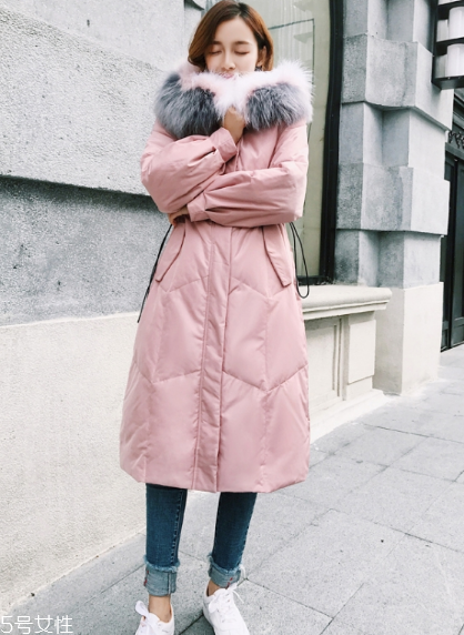 粉色外套怎么搭配？粉嫩少女系穿搭