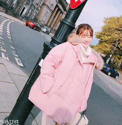 粉色外套怎么搭配？粉嫩少女系穿搭