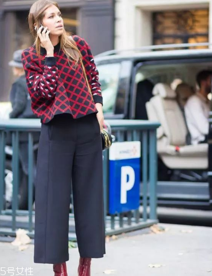 闊腿褲搭配什么毛衣？這個春天這樣穿