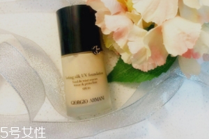 阿瑪尼粉底液脫妝嗎？4小時(shí)后要補(bǔ)妝