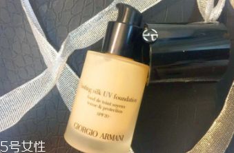 阿瑪尼粉底液脫妝嗎？4小時(shí)后要補(bǔ)妝