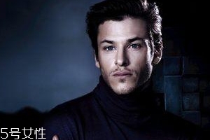 男士香水怎么噴效果最好？4種噴法告別平庸