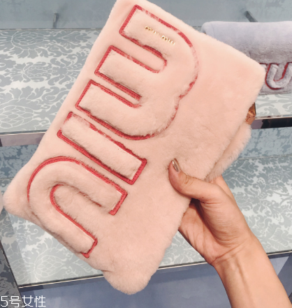 miumiu是什么旗下的？明星偏偏鐘愛它