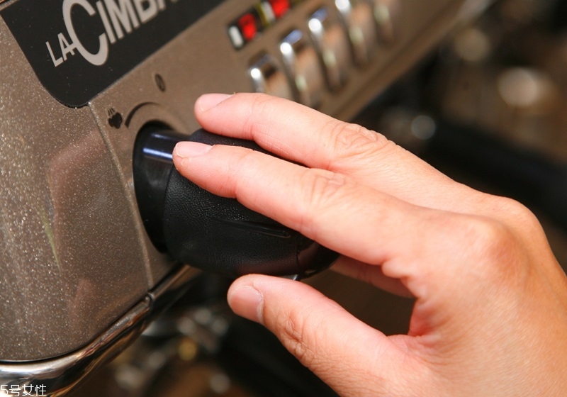 牛奶怎么打出奶泡 咖啡機(jī)打奶泡好選擇 牛奶怎么打出奶泡 咖啡機(jī)打奶泡好選擇