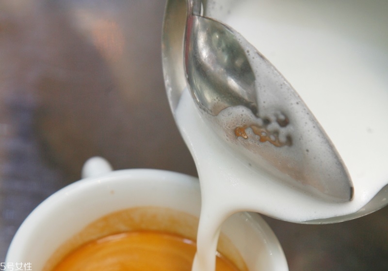 牛奶怎么打出奶泡 咖啡機(jī)打奶泡好選擇 牛奶怎么打出奶泡 咖啡機(jī)打奶泡好選擇