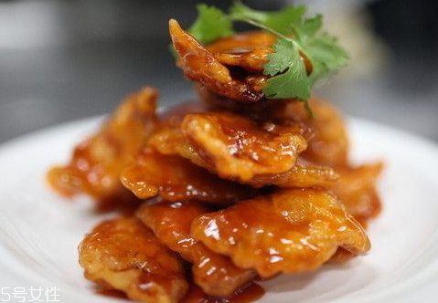 鍋包肉為什么炸兩次 二次炸制口感更好 鍋包肉為什么炸兩次 二次炸制口感更好