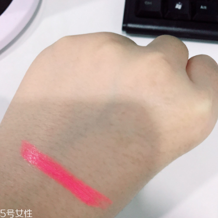 蘭芝新品V型雙色唇膏好用嗎 金福南同款口紅 蘭芝新品V型雙色唇膏好用嗎 金福南同款口紅