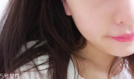 蘭芝新品V型雙色唇膏好用嗎 金福南同款口紅 蘭芝新品V型雙色唇膏好用嗎 金福南同款口紅