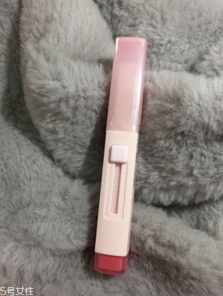 蘭芝新品V型雙色唇膏好用嗎 金福南同款口紅 蘭芝新品V型雙色唇膏好用嗎 金福南同款口紅