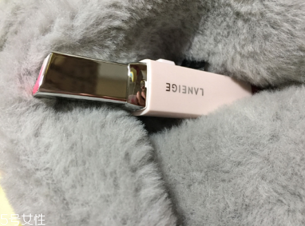 蘭芝新品V型雙色唇膏好用嗎 金福南同款口紅 蘭芝新品V型雙色唇膏好用嗎 金福南同款口紅