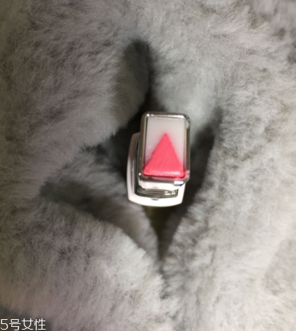 蘭芝新品V型雙色唇膏好用嗎 金福南同款口紅 蘭芝新品V型雙色唇膏好用嗎 金福南同款口紅