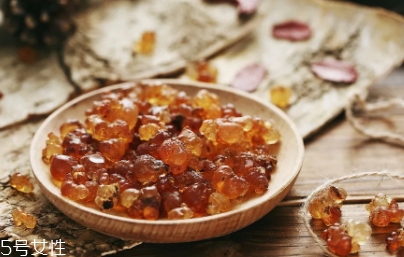 雪燕和桃膠能一起燉嗎？