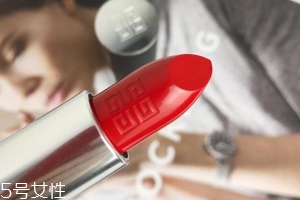 紀(jì)梵希小羊皮是啞光口紅嗎？官方強(qiáng)調(diào)半啞光質(zhì)地