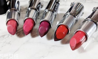 紀(jì)梵希小羊皮是啞光口紅嗎？官方強(qiáng)調(diào)半啞光質(zhì)地