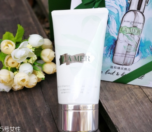 海藍(lán)之謎透潔面泡沫怎么用？璀璨凈透潔面泡沫