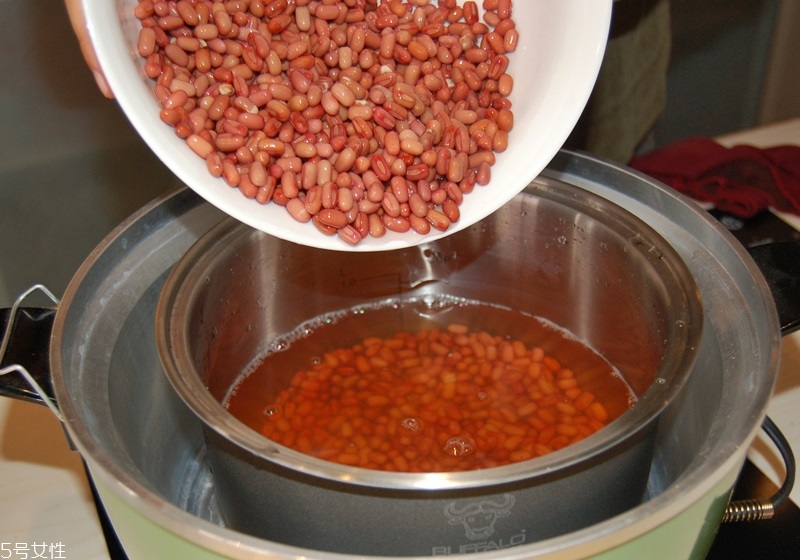 煮紅豆湯紅豆提前泡多久 4種鍋煮出4種口感 煮紅豆湯紅豆提前泡多久 4種鍋煮出4種口感