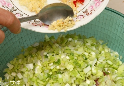 鍋貼怎么做才香脆好吃 外皮酥脆內(nèi)餡爆汁 鍋貼怎么做才香脆好吃 外皮酥脆內(nèi)餡爆汁