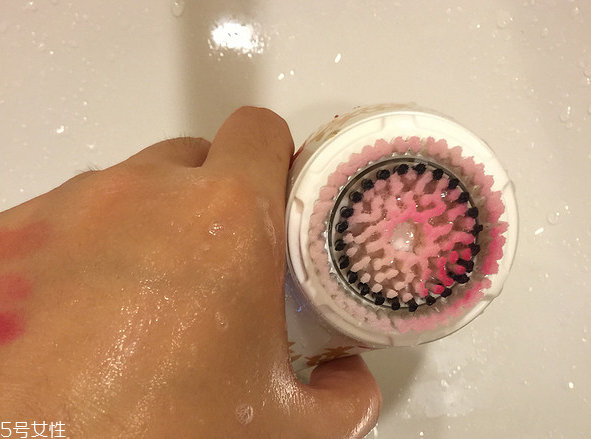 科萊麗和luna潔面儀對(duì)比區(qū)別 新一代洗臉神器 科萊麗和luna潔面儀對(duì)比區(qū)別 新一代洗臉神器