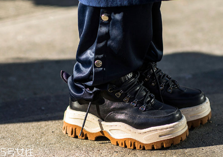 運動鞋里面怎么清洗？運動鞋清洗要仔細