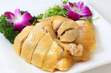 白斬雞用什么雞好 三黃雞最好 白斬雞用什么雞好 三黃雞最好