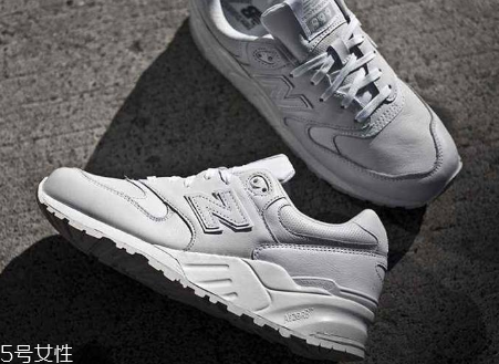 運(yùn)動(dòng)鞋上有個(gè)n是什么牌子？街頭最火爆的運(yùn)動(dòng)鞋品牌