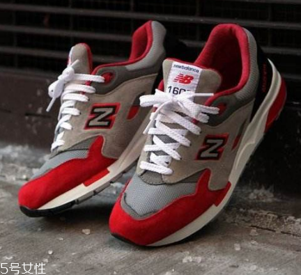 運(yùn)動(dòng)鞋上有個(gè)n是什么牌子？街頭最火爆的運(yùn)動(dòng)鞋品牌
