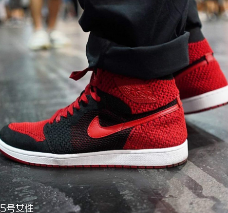 運(yùn)動鞋最上面的兩個孔是干什么用的？