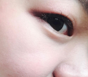 KATE眼影飛粉嗎？持久不飛粉