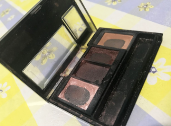 KATE眼影飛粉嗎？持久不飛粉