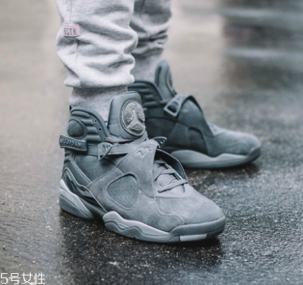 運(yùn)動(dòng)鞋上的膠怎么去掉？用香蕉水就能輕松洗掉