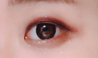 愛麗小屋十色眼影盤哪個(gè)好看？酒紅色非常好看