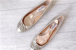 badgley mischka是幾線品牌？穿上它讓婚禮不留遺憾