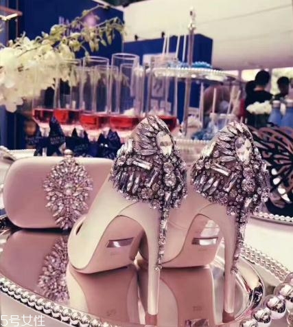 badgley mischka鞋子多少錢？比jc、rv價格美麗多了