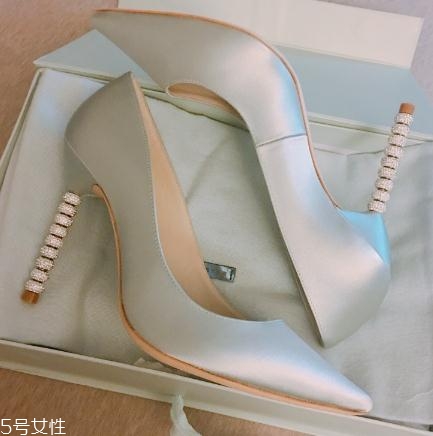 sophia webster是奢侈品嗎？在足間翩然起舞