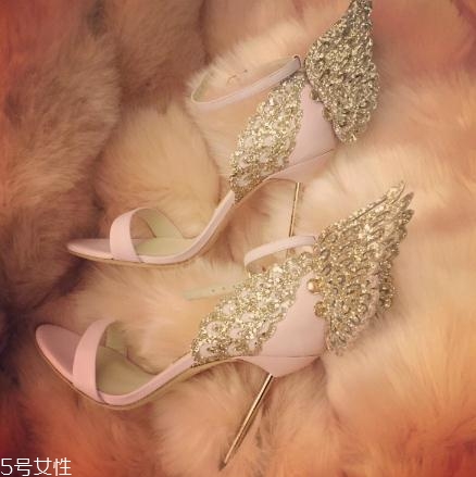 sophia webster是奢侈品嗎？在足間翩然起舞