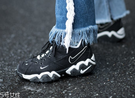 運(yùn)動鞋洗完發(fā)臭怎么辦？鞋子洗完一定要曬干