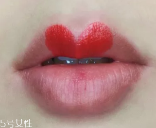 絲絨口紅和啞光哪個(gè)好？正式場(chǎng)合用啞光