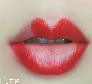 絲絨口紅和啞光哪個(gè)好？正式場(chǎng)合用啞光