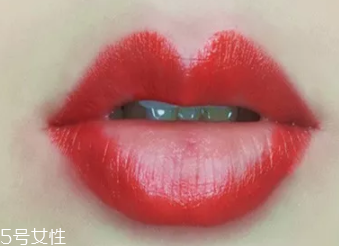 絲絨口紅和啞光哪個(gè)好？正式場(chǎng)合用啞光