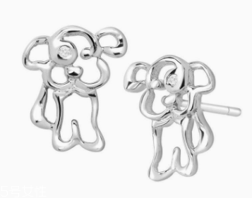 什么材質(zhì)的耳釘不過敏？純銀耳釘解決耳朵腫痛