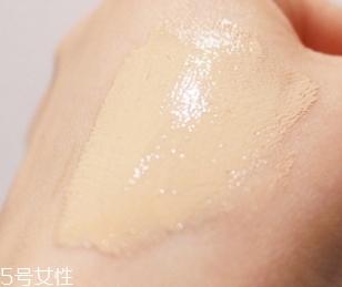 dior迪奧和香奈兒粉底液哪個好？