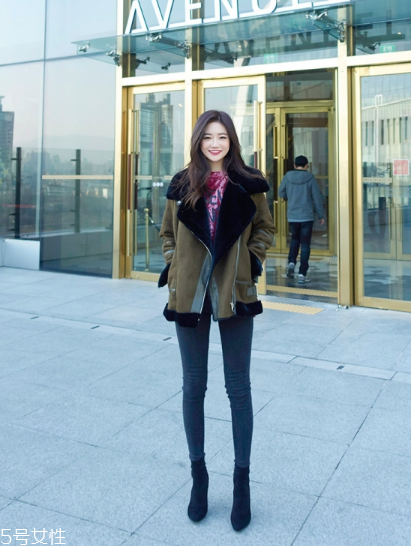 羊羔絨外套配什么褲子？讓你開春美個(gè)夠