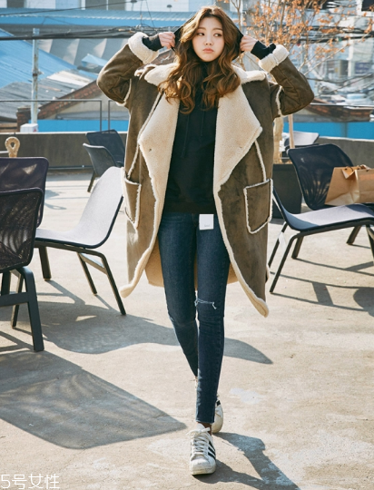 羊羔絨外套配什么褲子？讓你開春美個(gè)夠