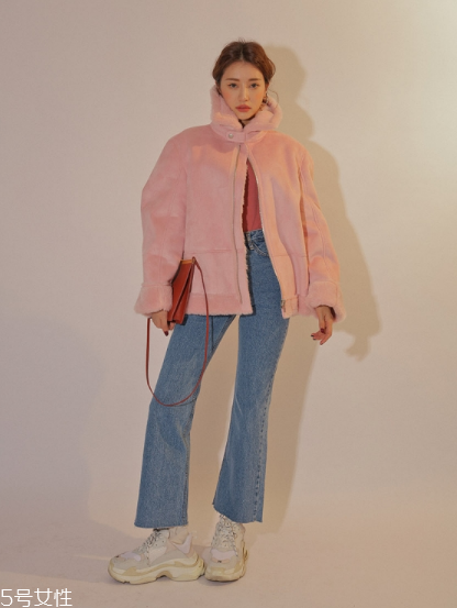 羊羔絨外套配什么褲子？讓你開春美個(gè)夠