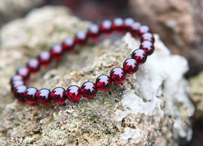 石榴石手鏈一般多少錢？品相越好價(jià)格越高