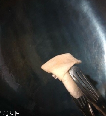 章丘鐵鍋怎么開(kāi)鍋？臻三環(huán)鐵鍋開(kāi)鍋教程