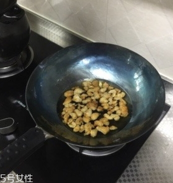 章丘鐵鍋怎么開(kāi)鍋？臻三環(huán)鐵鍋開(kāi)鍋教程