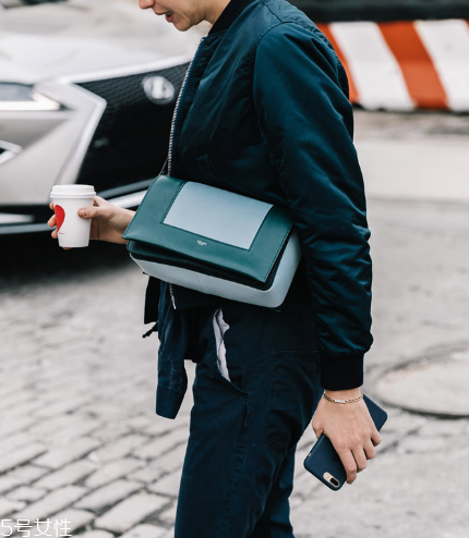 celine屬于什么價(jià)位？你跟超模之間只有一個(gè)包的距離